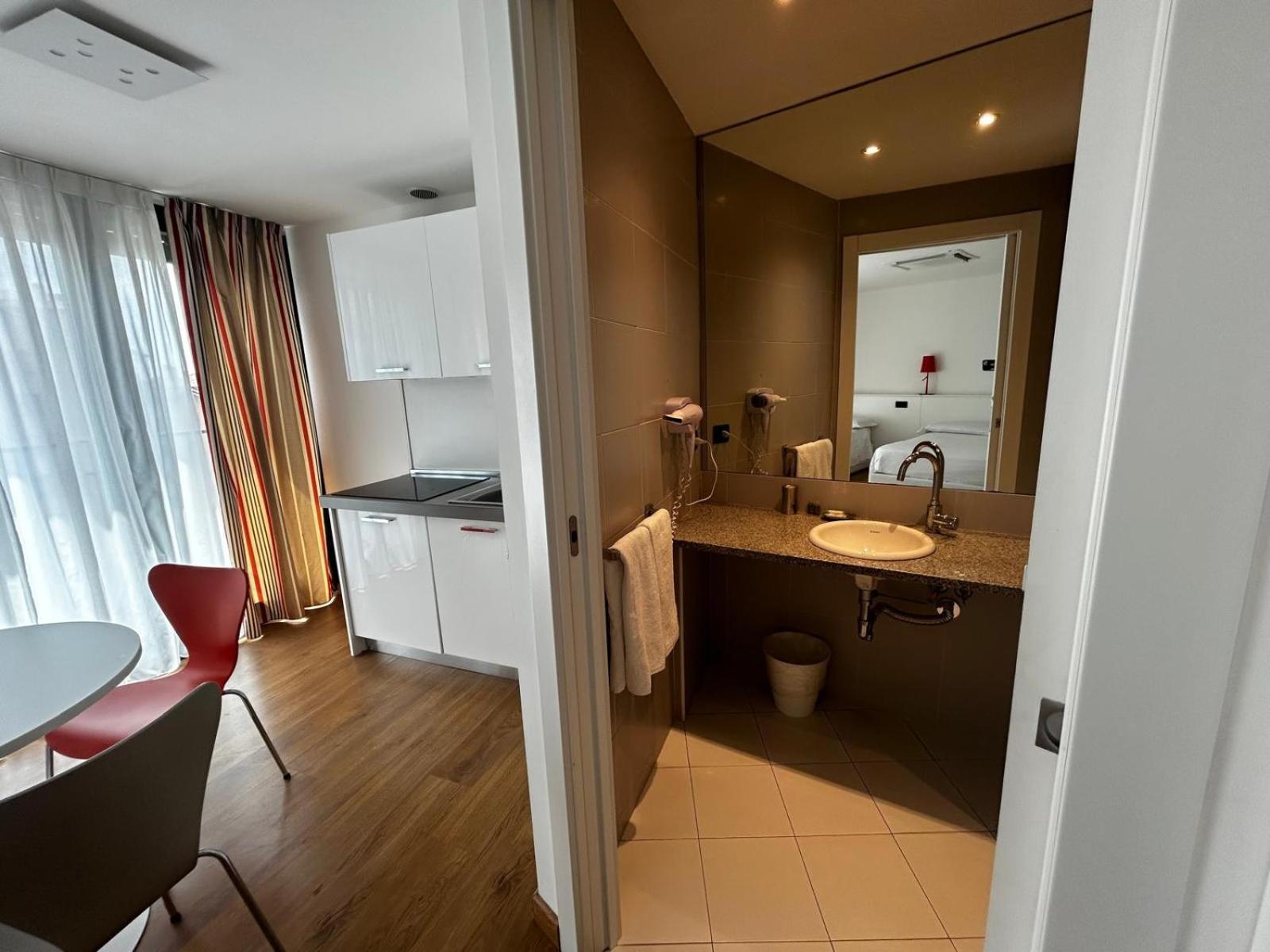 Bb Hotels Aparthotel Isola Milan Luaran gambar