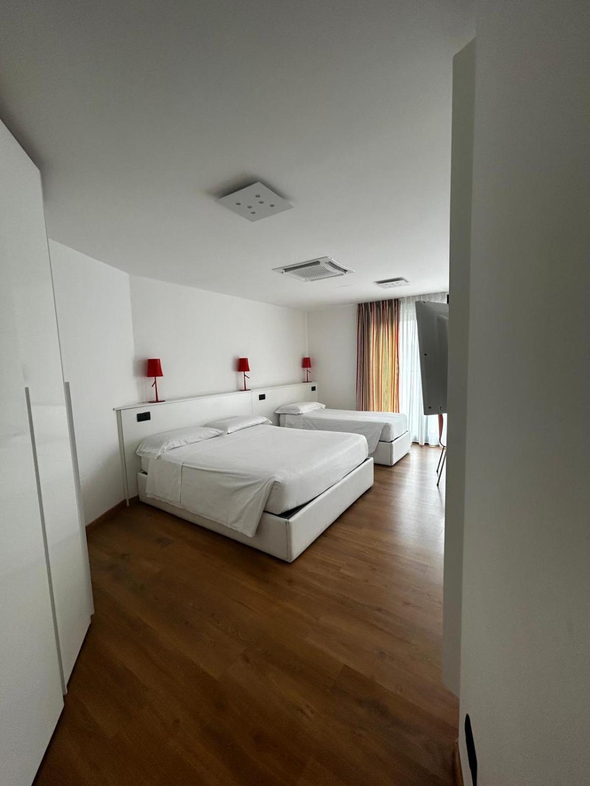 Bb Hotels Aparthotel Isola Milan Luaran gambar