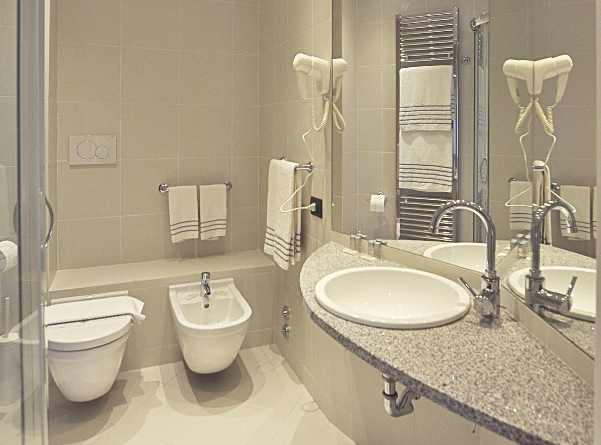 Bb Hotels Aparthotel Isola Milan Luaran gambar